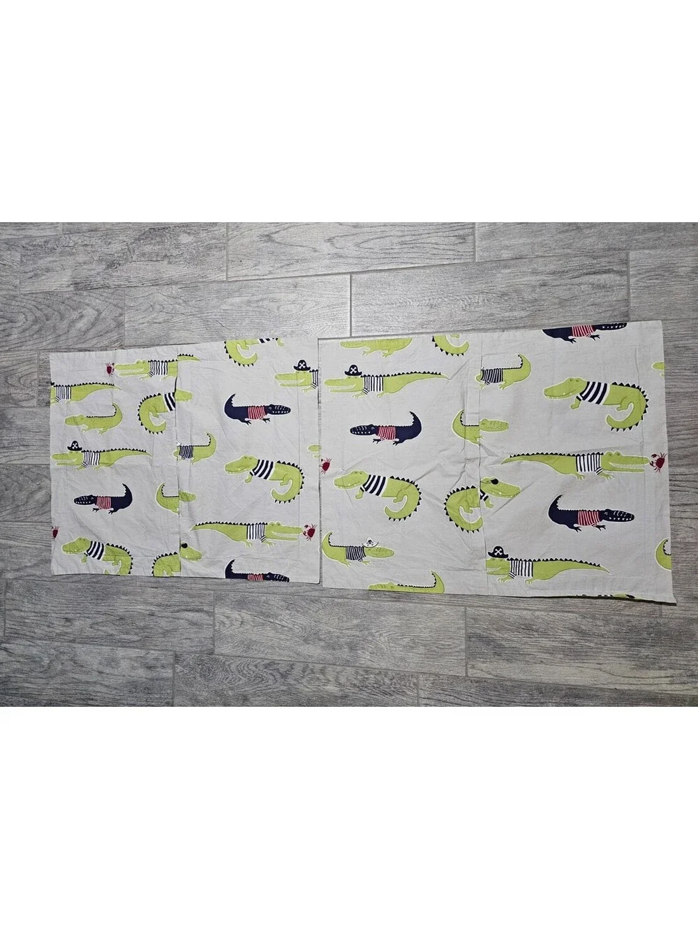 (2pc) Pottery Barn Kids Pillow Shams Standard Format 20x26 Alligators Print